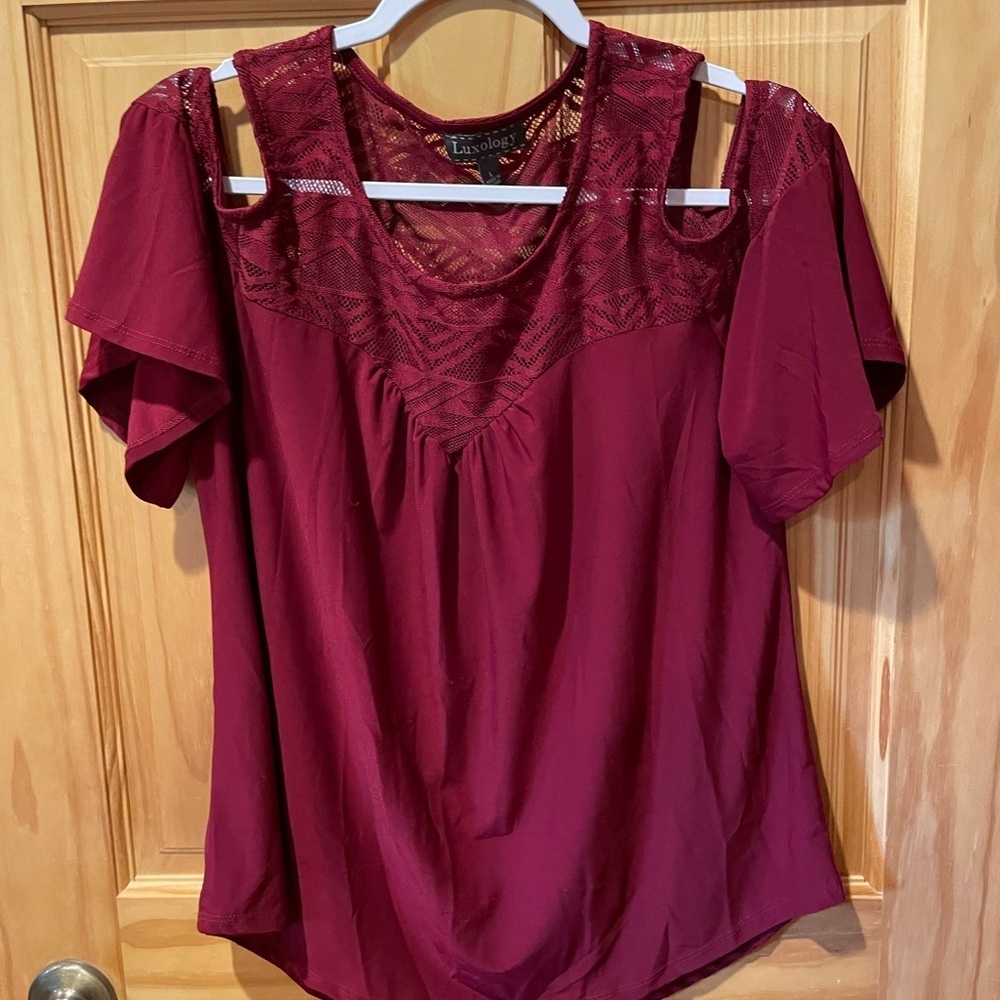 Luxology women’s top in great condition size large